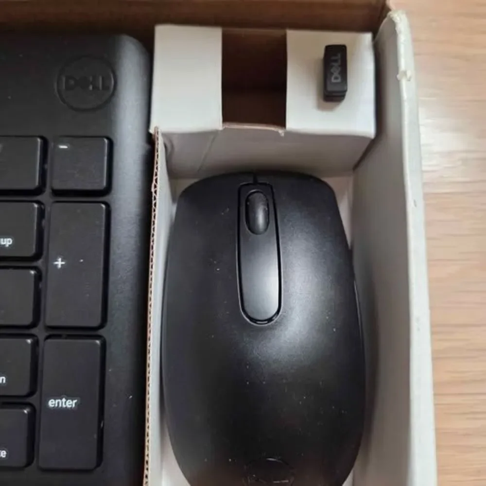 Dell Wireless Keyboard and Mouse KM322W-R-US